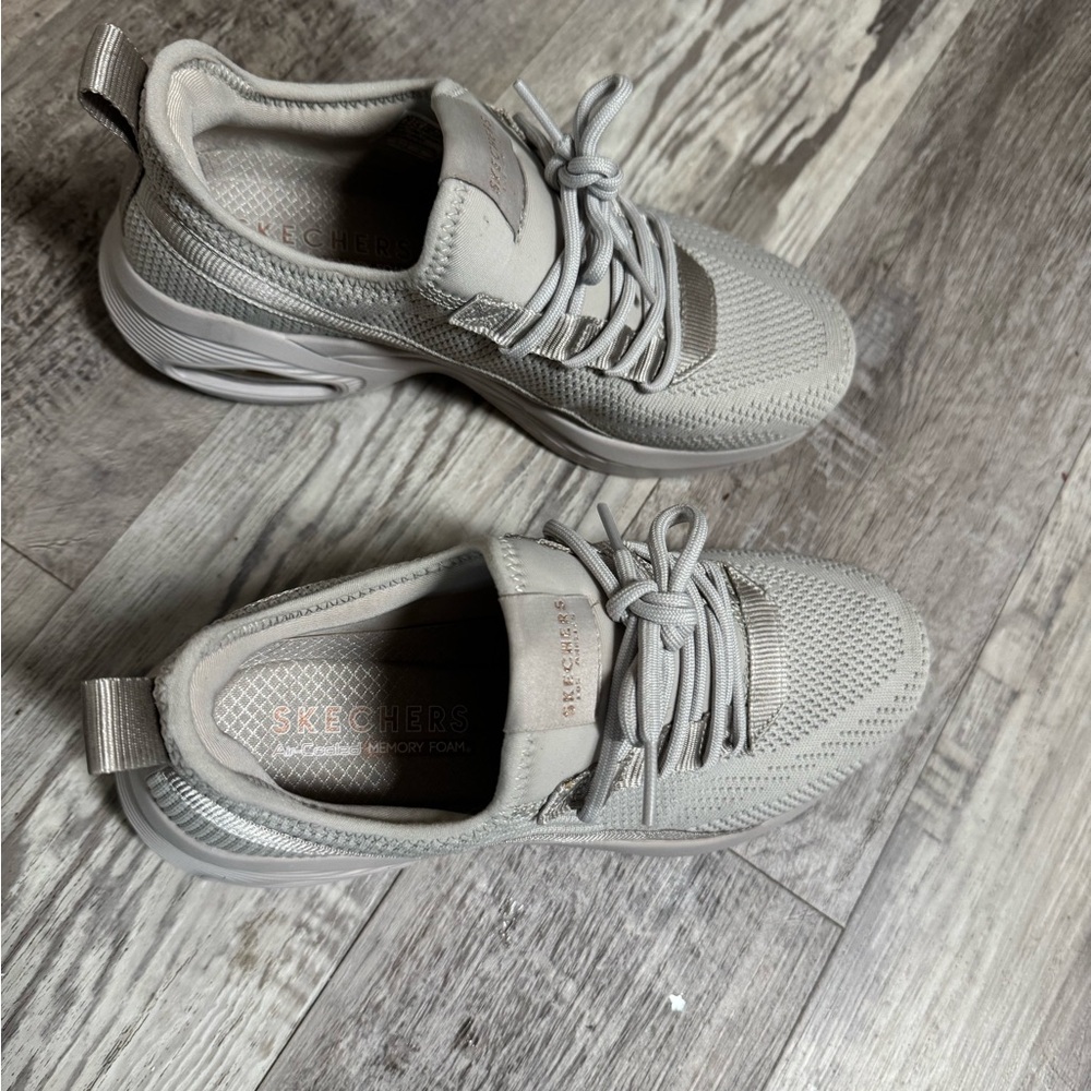 Skechers Light Gray Mesh Sneakers size 7